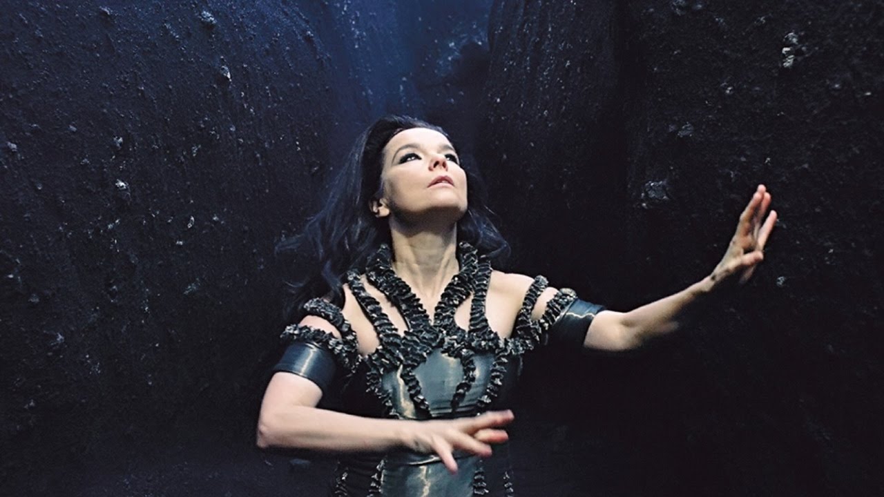 Black lake, Björk como solo ella.