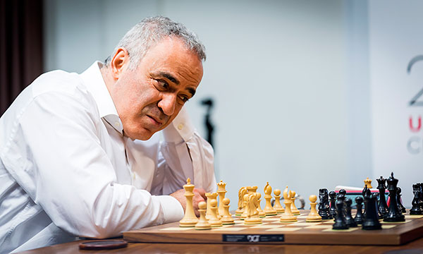 Kasparov regresa a los tableros